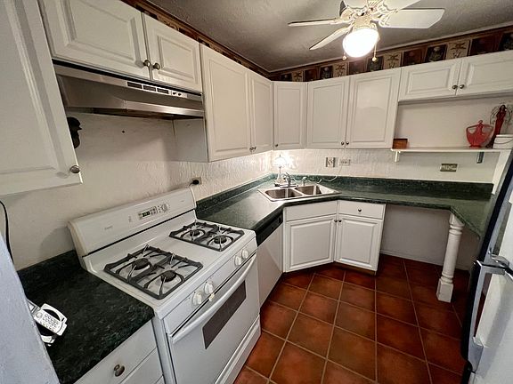 4th image of 924 S Lake Ct #4-214