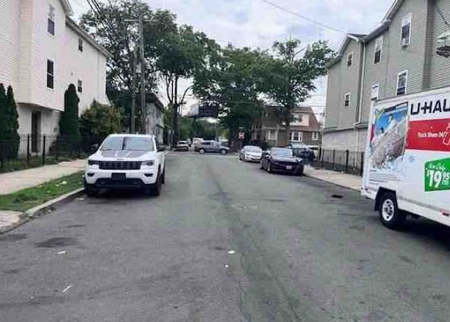 Exterior Neighborhood (street photo)