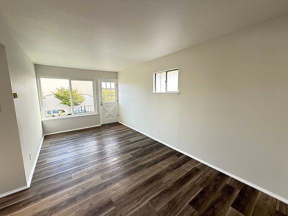 5th image of 1420 Laurel St APT B