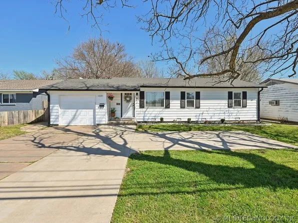 1009 S Elm Pl, Broken Arrow, OK 74012