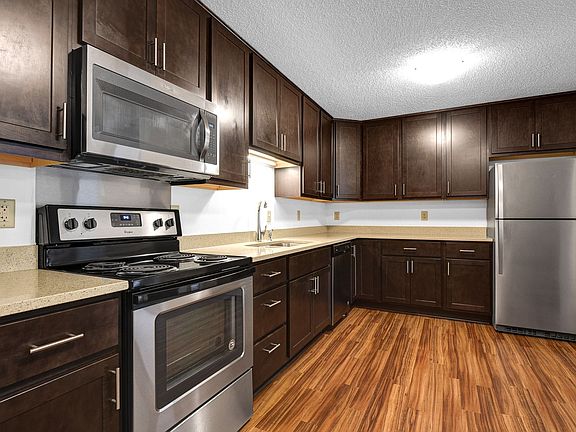 3rd image of 5200 Lincoln Dr APT 134