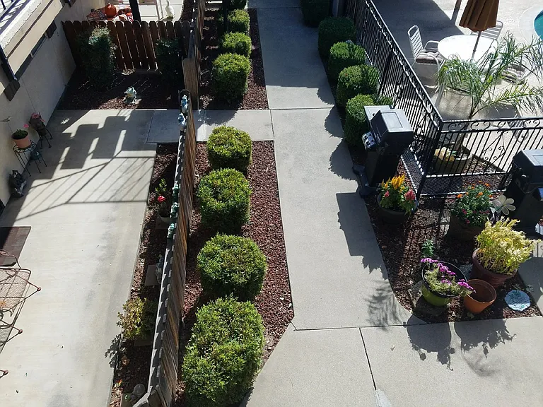 1078 Franklin Ave — Photo 12