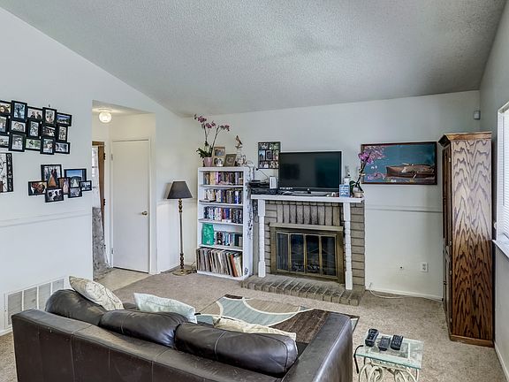 5th image of 24353 Nicole Ct