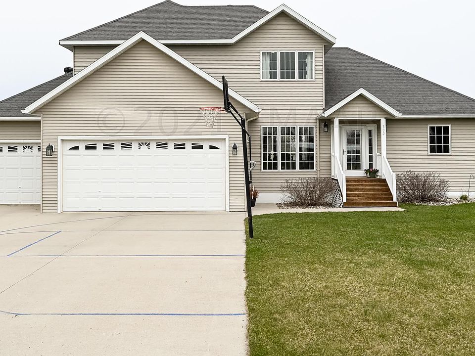 1st image of 302 Viking Ave W