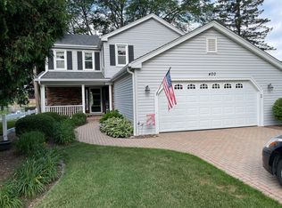 400 N Beck Rd, Lindenhurst, IL 60046