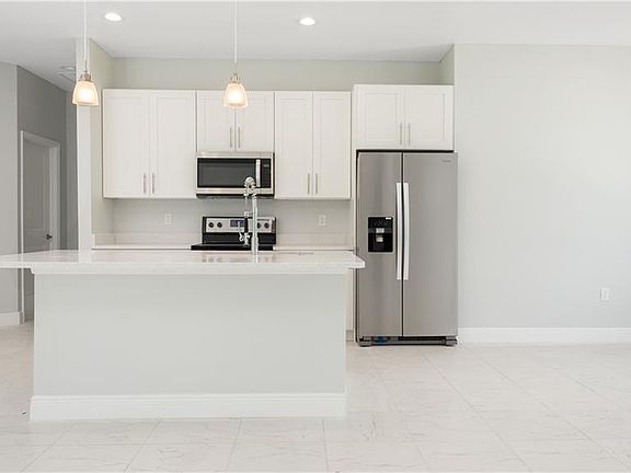 3rd image of 3125 Newhope Dr
