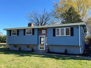 4 Model Park Rd, Ledyard, CT 06339