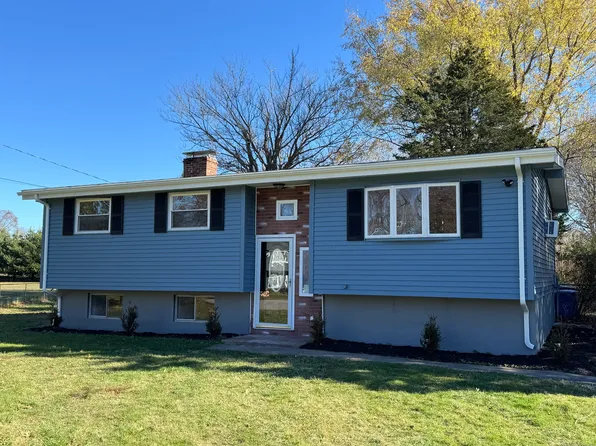 4 Model Park Road, Ledyard, CT 06339