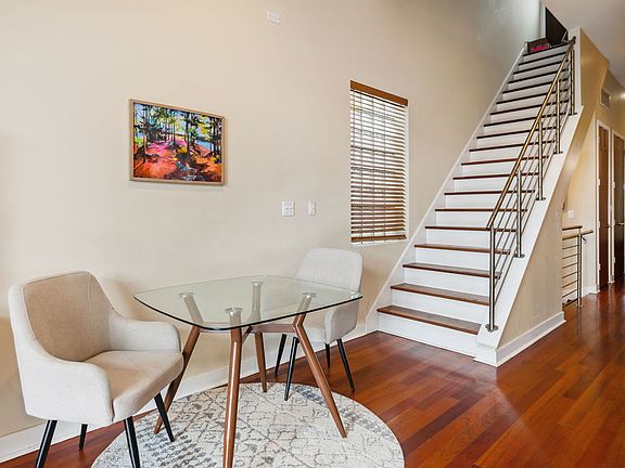 4th image of 831 N Marshfield Ave #3