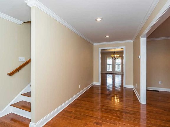 4th image of 332 Highland Lakes Dr