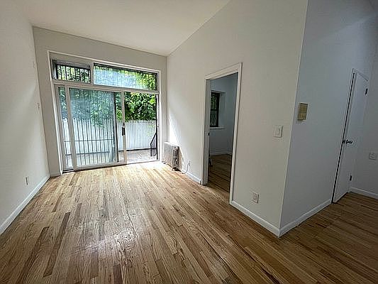 3rd image of 2281 1st Ave #101