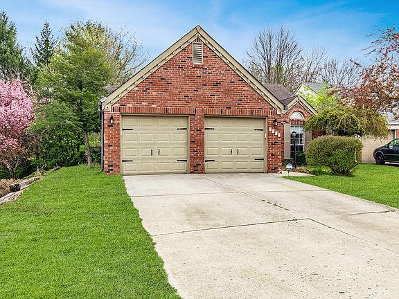 3rd image of 9531 Charter Dr