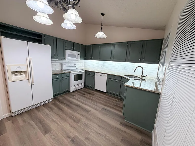 509 Kalmia Dr — Photo 8