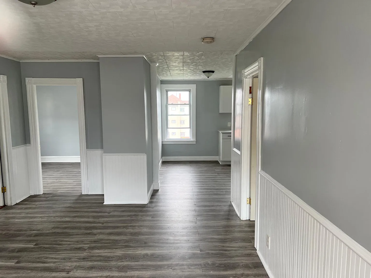 104 Almy St — Photo 3
