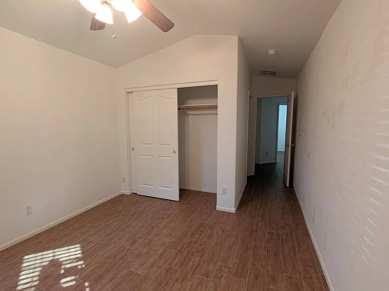 1129 E Nardini St — Photo 28