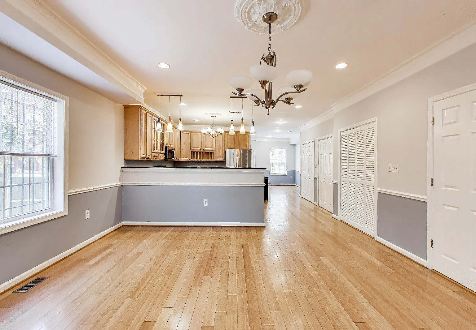 4 bed, 3.5 bath, 3569 sqft, $5,500 — Photo 3