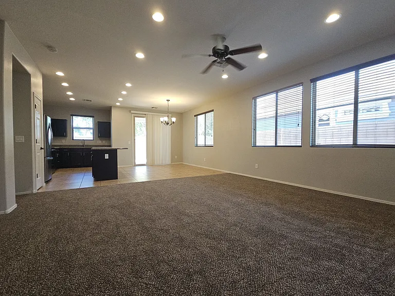 3242 E Rochelle St — Photo 3