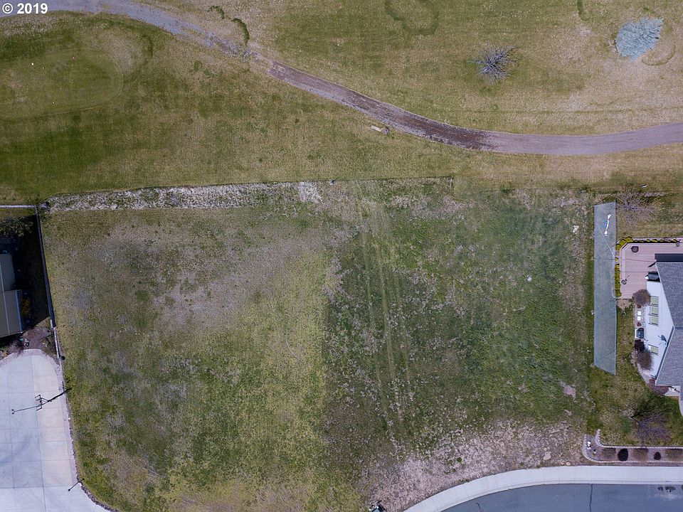 2nd image of 775 W Fairway Dr