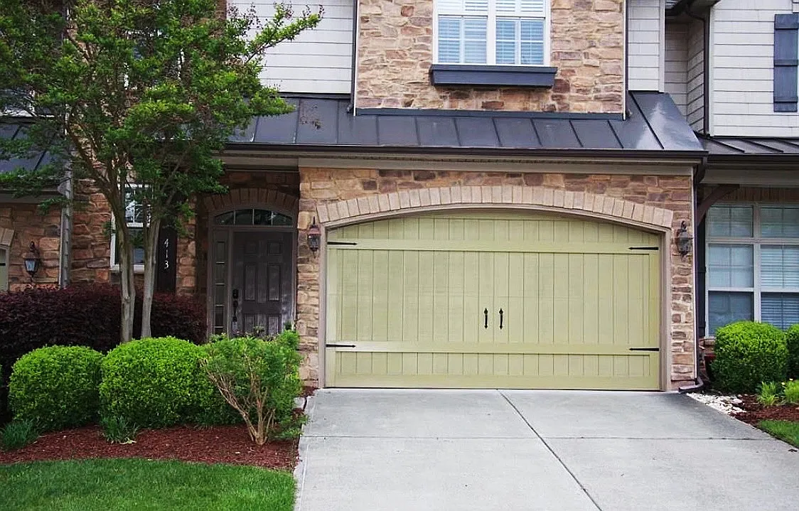 3 bed, 2.5 bath, 1928 sqft, $2,850 — Photo 2