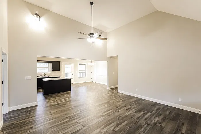 4 bed, 2.0 bath, 1500 sqft, $1,645 — Photo 3