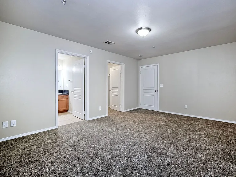 Harborview Apartments — Photo 60