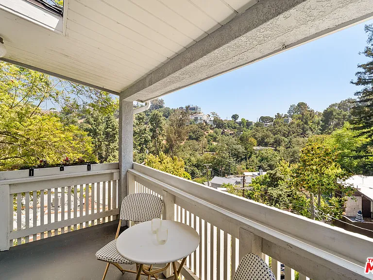 8781 Lookout Mountain Ave — Photo 9