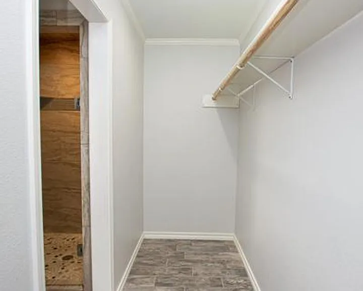 1205 W 6th St — Photo 10