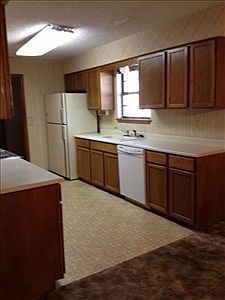 2nd image of 709 Garden Pl