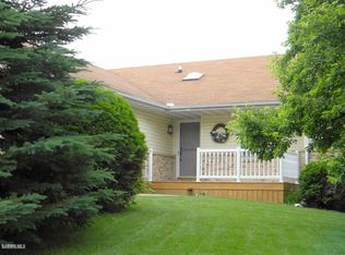 3390 Daren Dr, Freeport, IL 61032