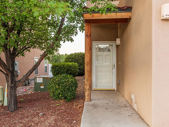 4th image of 1933 Hollyhock Cir
