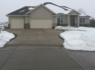 289 Augusta Cir, Dakota Dunes, SD 57049
