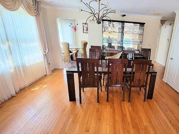 Dining Room (view 1)