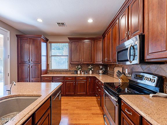 5th image of 801 W Camino Tunera