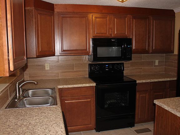 3rd image of 2106 Kingstree Cir