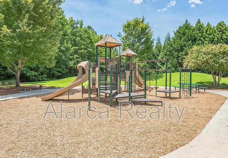 1020 Ridgehaven Rd — Photo 3