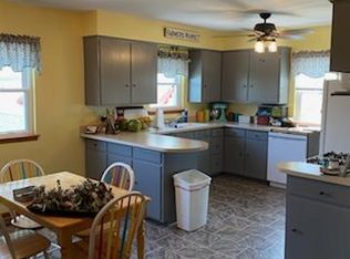 904 3rd St, Durant, IA 52747