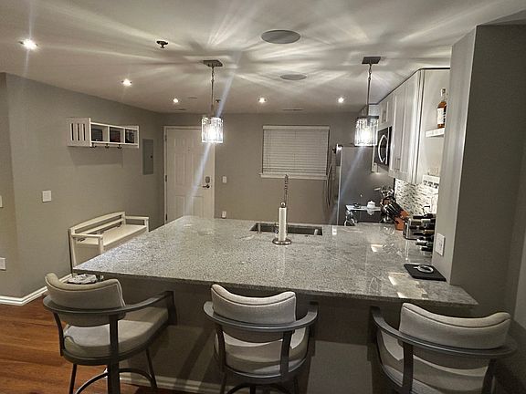 4th image of 100 Leverington Ave APT 21
