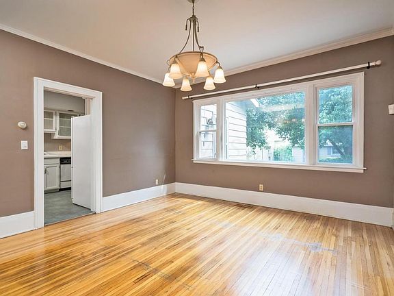 5th image of 93 E Welch Ave