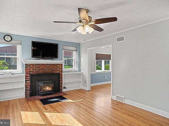 3rd image of 908 E Haverford Rd