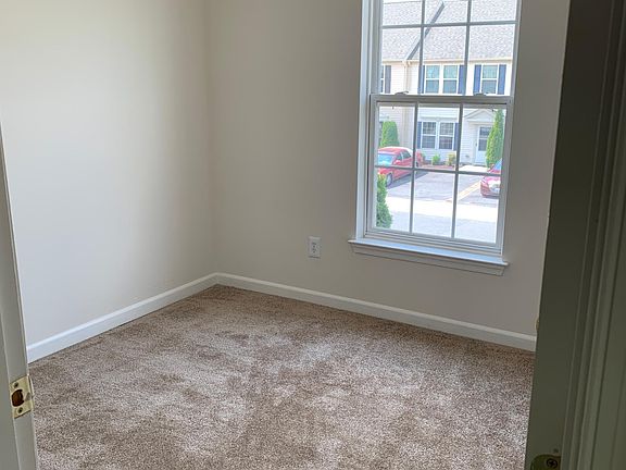 3rd image of 601 Wye Oak Dr