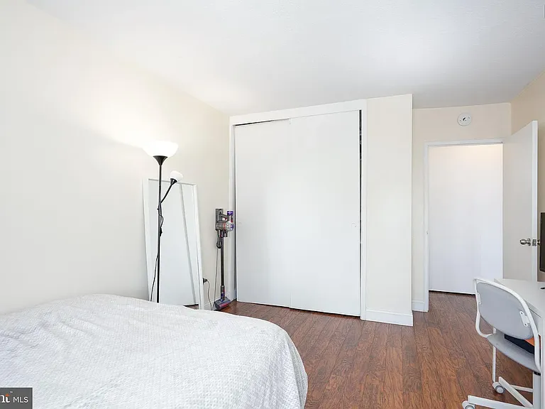 2101 Chestnut St #1110 — Photo 8