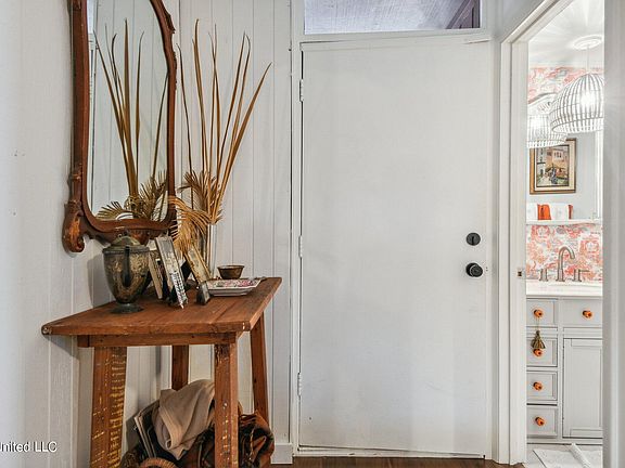 2nd image of 206 Lakeside Villa #A