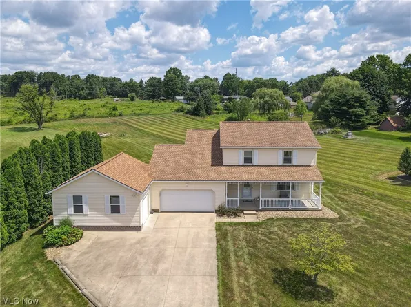 1573 Gray Fox Dr, North Canton, OH 44720