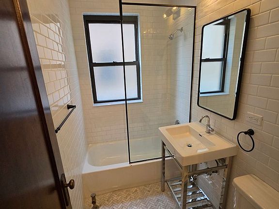 4th image of 2129 Ridge Ave #2129-315-2G