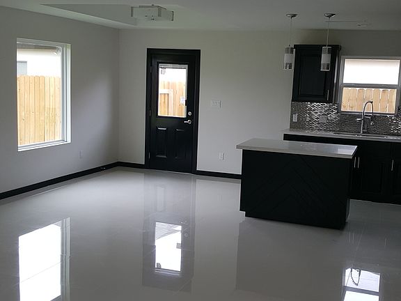 2nd image of 1212 Whiteoak Dr APT 4