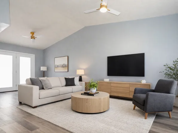 8918 Elmcreek Dr, Louisville, KY 40219