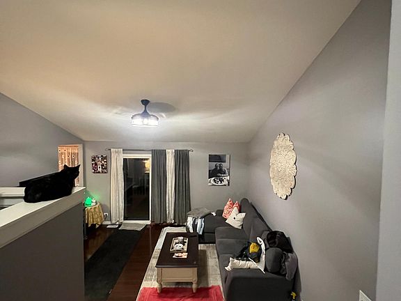 4th image of 2075 Hollywood Ct