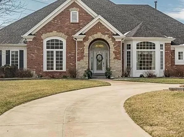 2325 Sterling Pointe Dr, Chesterfield, MO 63005