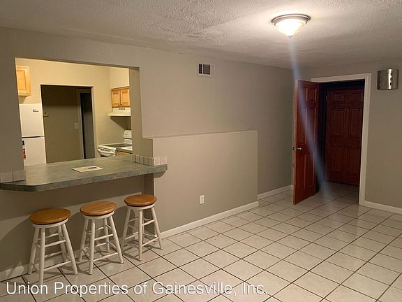 5th image of 710 NE 9th St