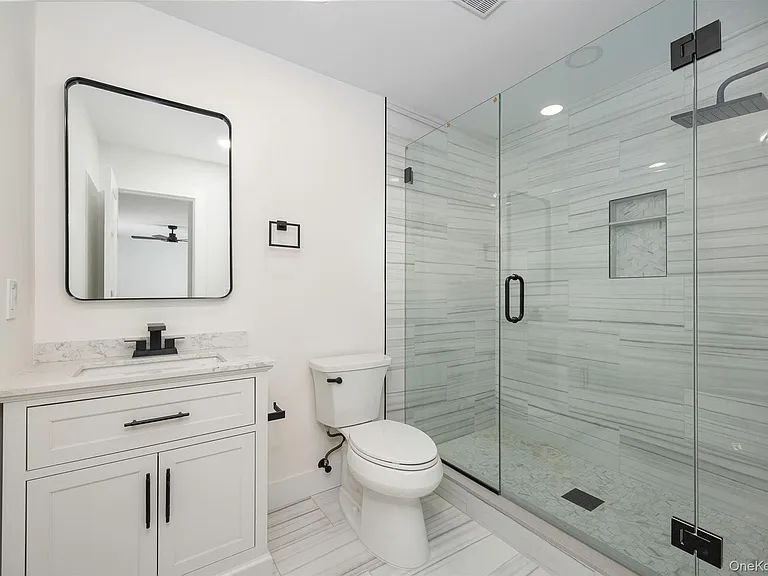7441 S Broadway — Photo 16